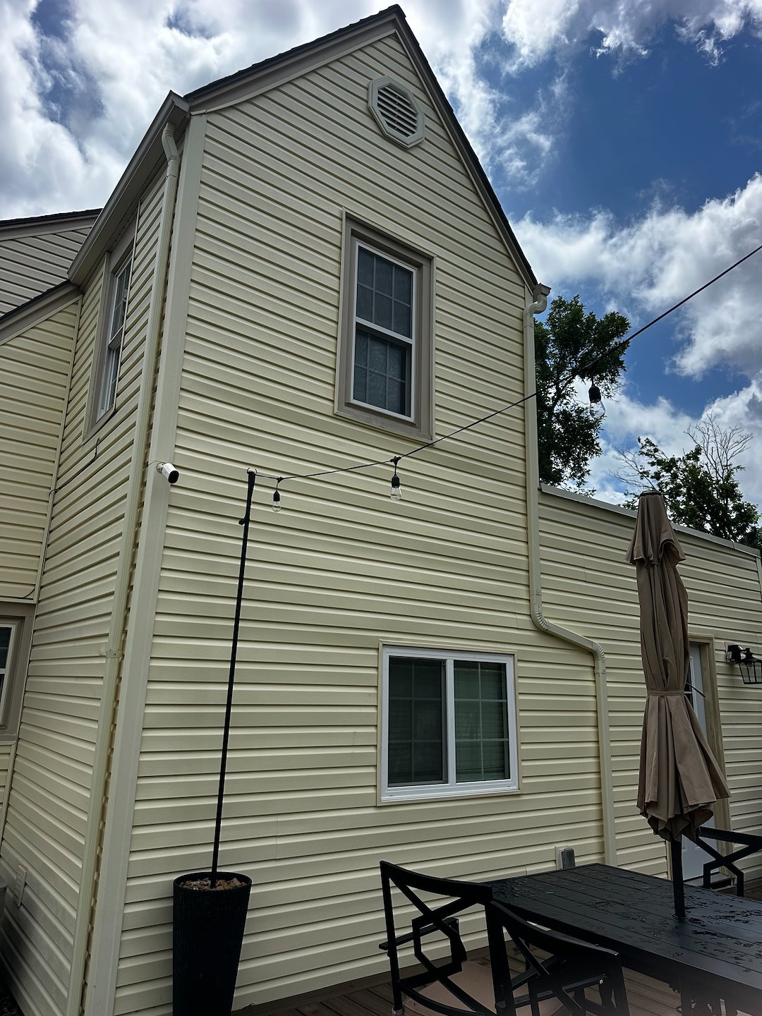 Algae Be Gone: A Fresh Look for This Vinyl Home (Kansas)